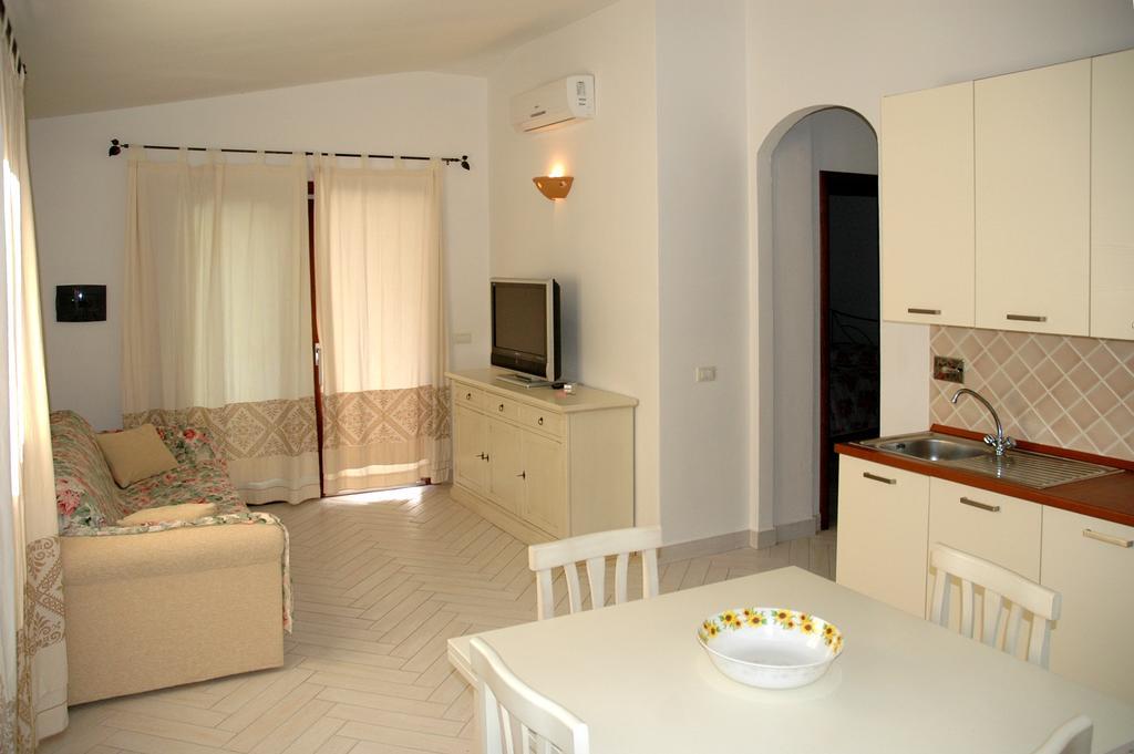 Holiday Homes Stella Marina San Teodoro  Værelse billede